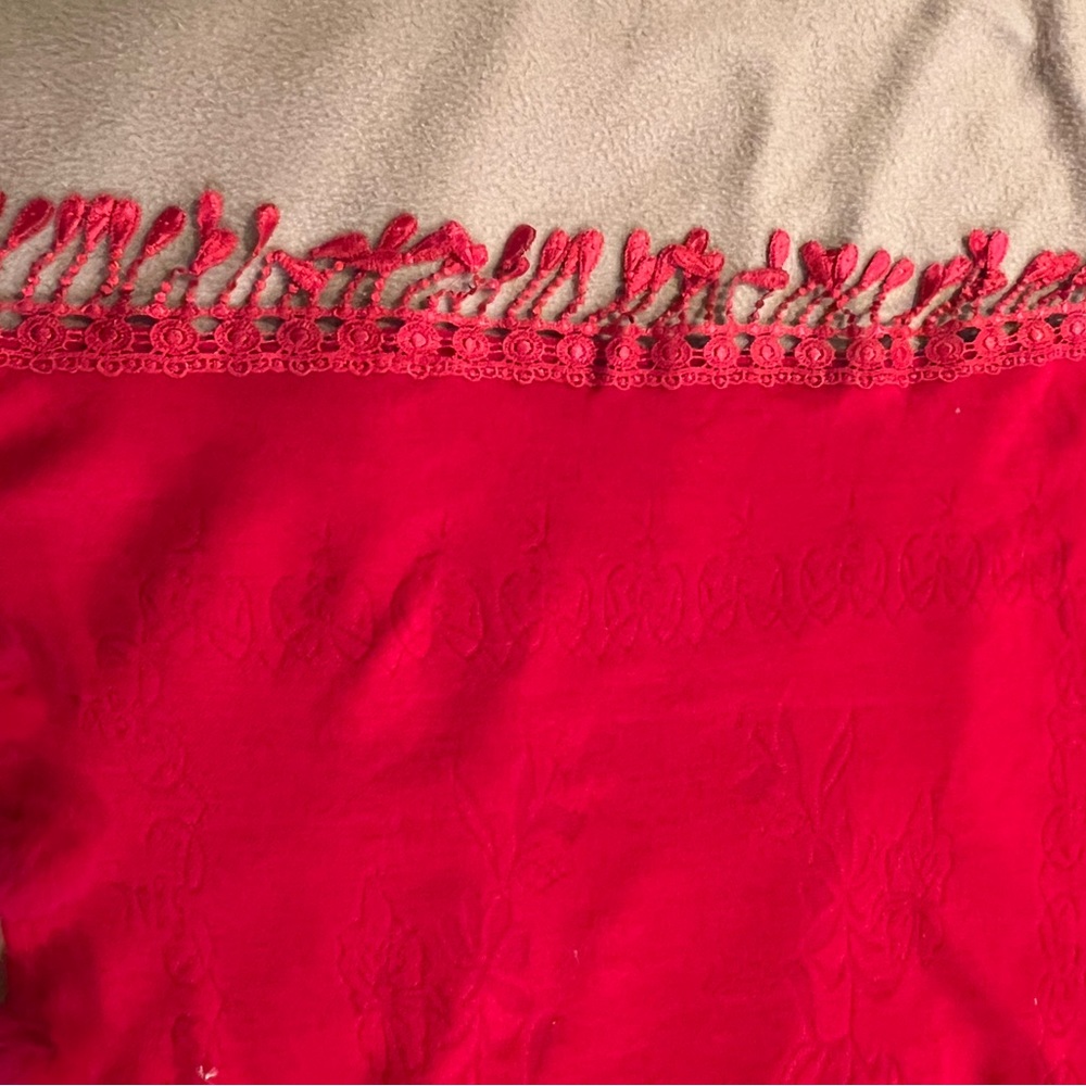 Red wrap - Picture 3 of 5